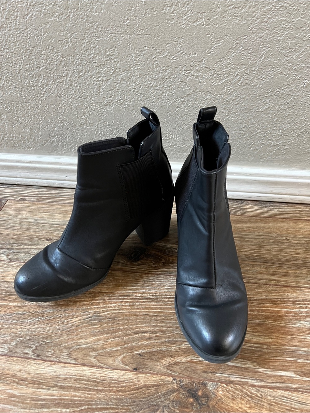 Classic Black Women's Ankle Boots - Sleek Block Heel